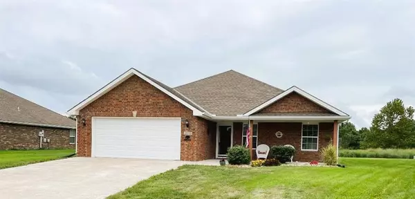 1614 NW Creekland DR, Grain Valley, MO 64029