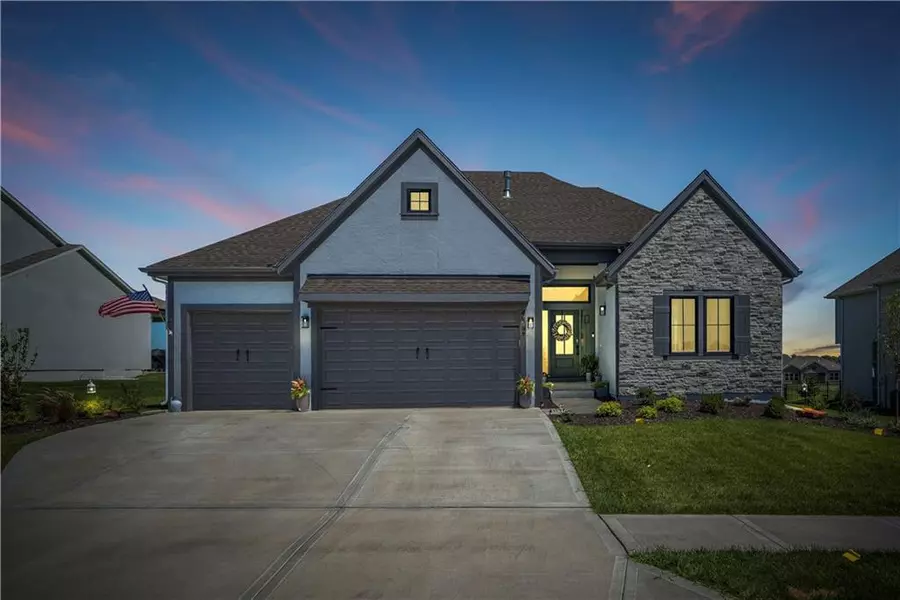 4367 Aspen DR, Basehor, KS 66007