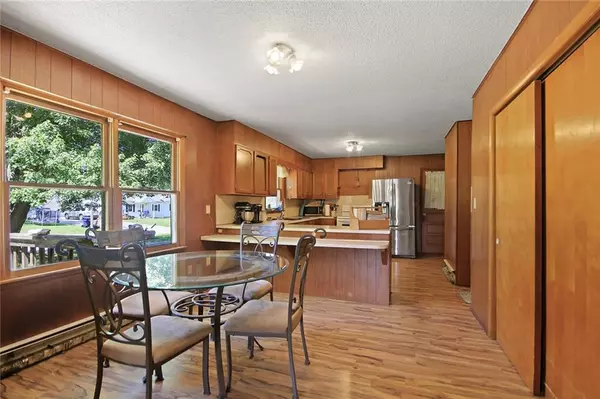 Sweet Springs, MO 65351,913 S Locust ST