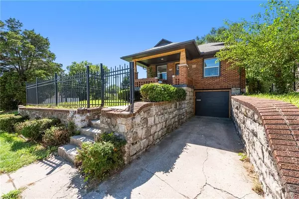 3046 N 30th ST,  Kansas City,  KS 66104