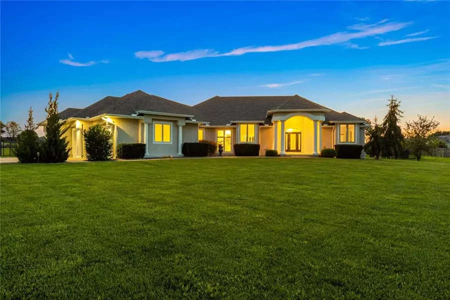 1308 Allendale Lake RD, Greenwood, MO 64034