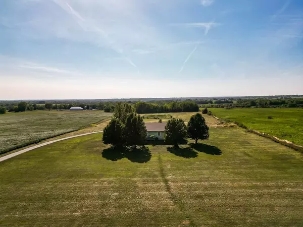 Fontana, KS 66026,38994 Hedge LN