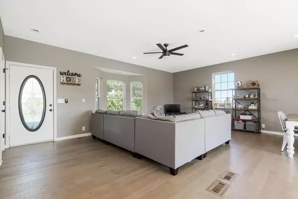 Fontana, KS 66026,38994 Hedge LN
