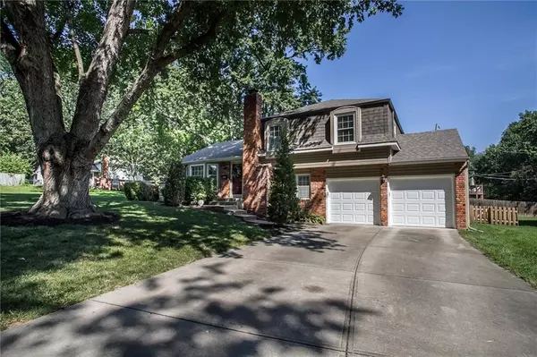 8820 W 97th ST, Overland Park, KS 66212