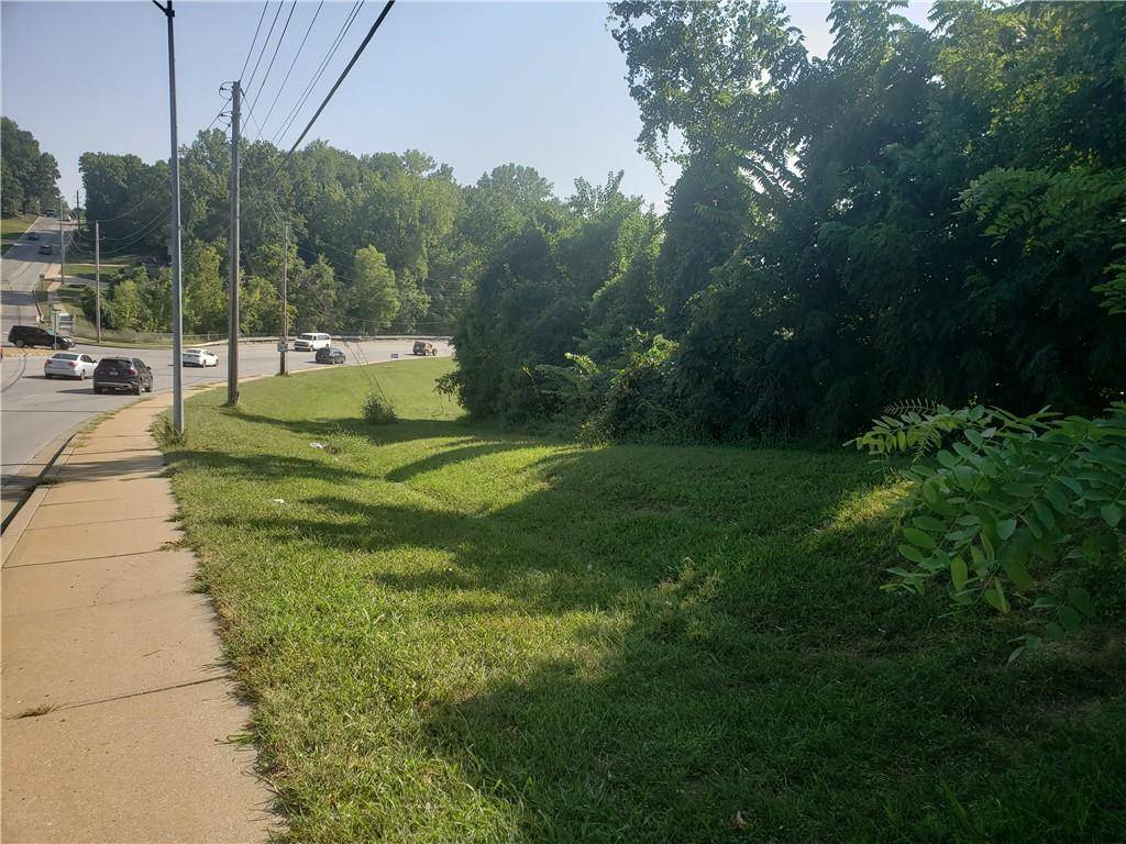 Gladstone, MO 64118,497 NW 68 TER