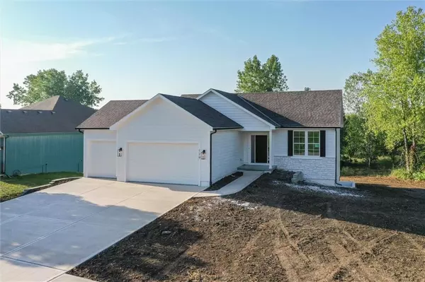 129 S 16th TER, Louisburg, KS 66053