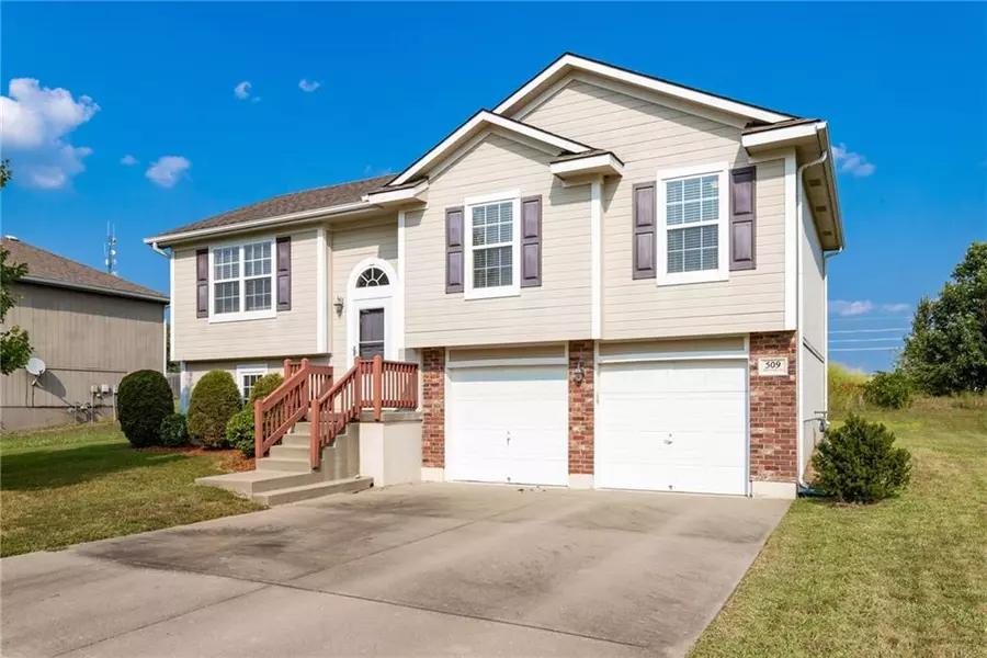 509 Fall Creek DR, Belton, MO 64012