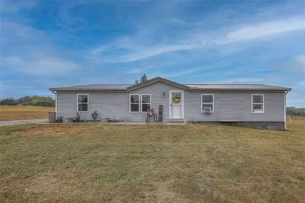 53 Tamarack LN, Linn Valley, KS 66040