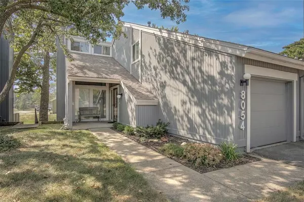 8054 Colony LN, Lenexa, KS 66215