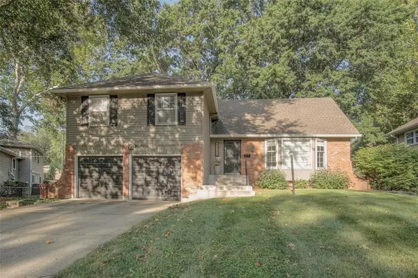 8922 Hadley ST, Overland Park, KS 66212