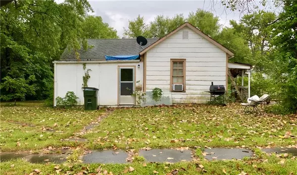 607 W 3RD ST, Holden, MO 64040