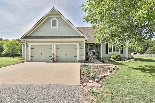 17505 E 296th ST, Harrisonville, MO 64701