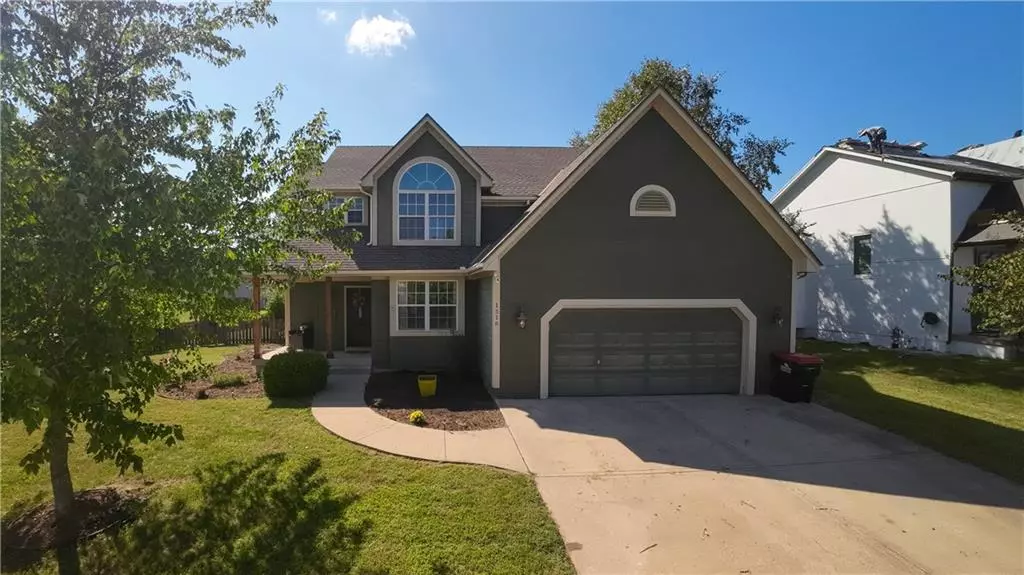 1516 22nd AVE, Greenwood, MO 64034