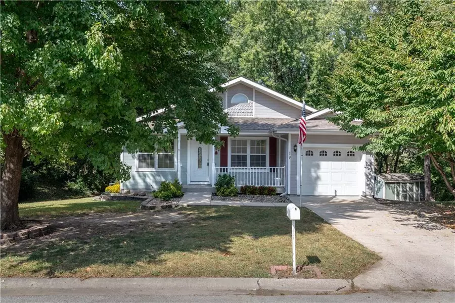 202 E 17th ST, Kearney, MO 64060