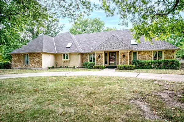 13716 Fontana LN, Leawood, KS 66224