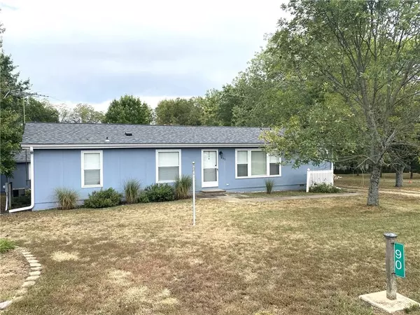 90 Foothills TRL, Linn Valley, KS 66040