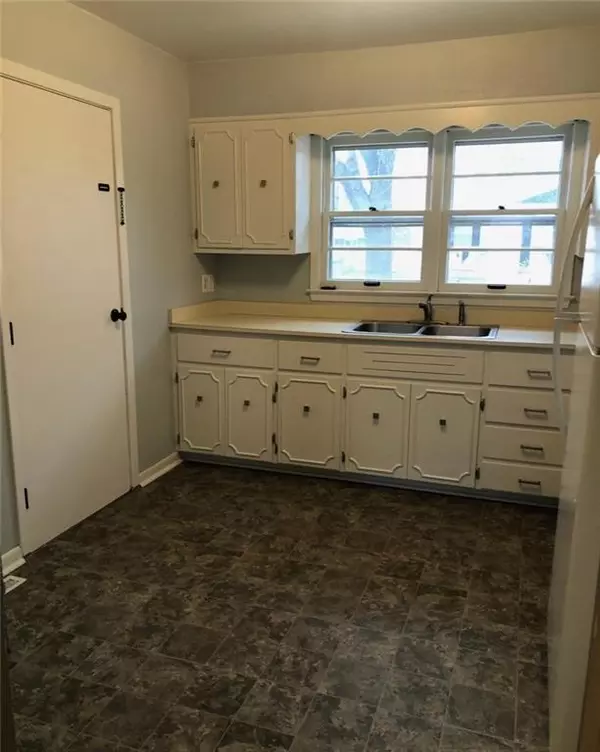 Knob Noster, MO 65336,607 Summit ST