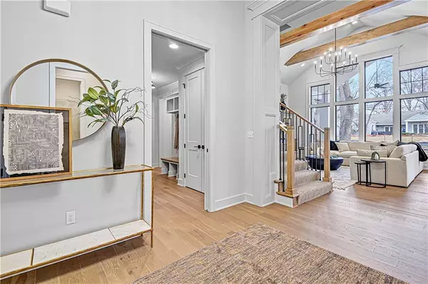 Leawood, KS 66206,8117 Lee BLVD