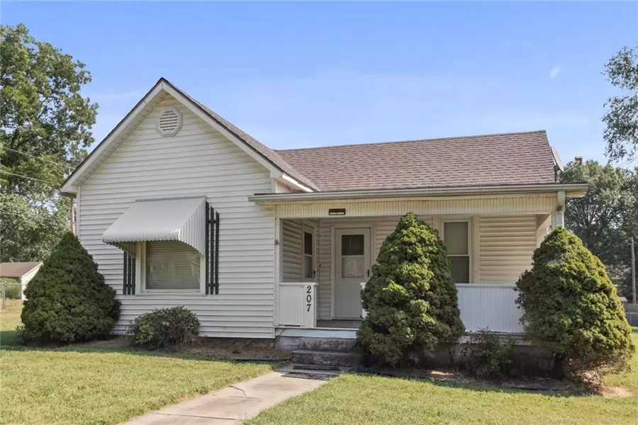 207 S 2nd ST, Lansing, KS 66043