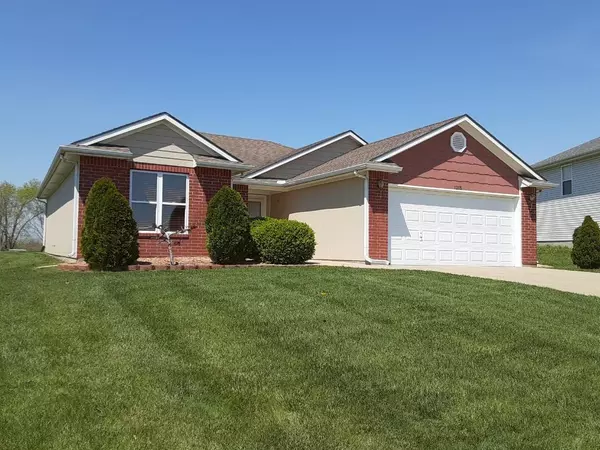 1215 Foxridge DR, Warrensburg, MO 64093