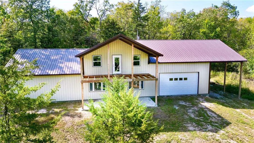 82 S Lakeside DR, Lacygne, KS 66040