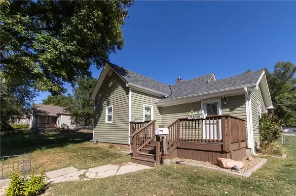 2429 S 17th ST, St Joseph, MO 64503