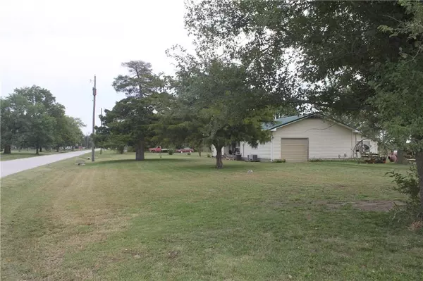 Girard, KS 66743,105 E Bredehoeft ST