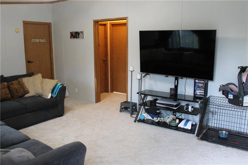 Mclouth, KS 66054,408 E Agnes ST