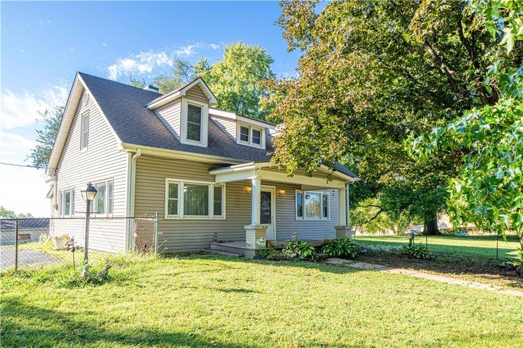 5906 S 22nd ST, St Joseph, MO 64503