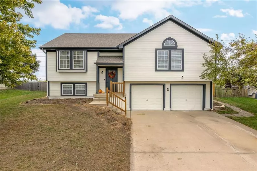 615 SE Joel AVE, Lee's Summit, MO 64063