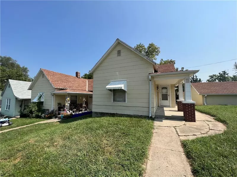 1605 & 1607 N 10th ST, St Joseph, MO 64501