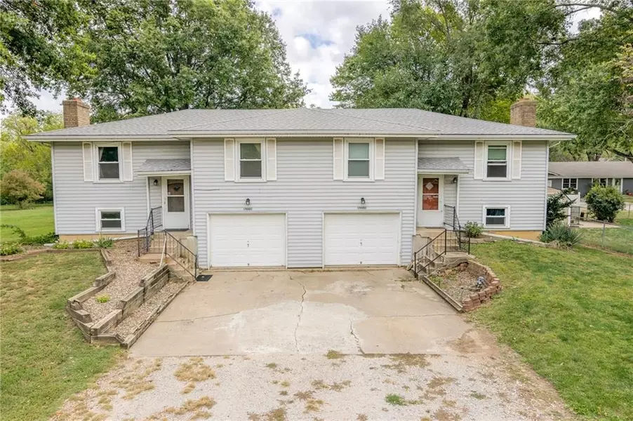19601 Conser ST, Stilwell, KS 66085