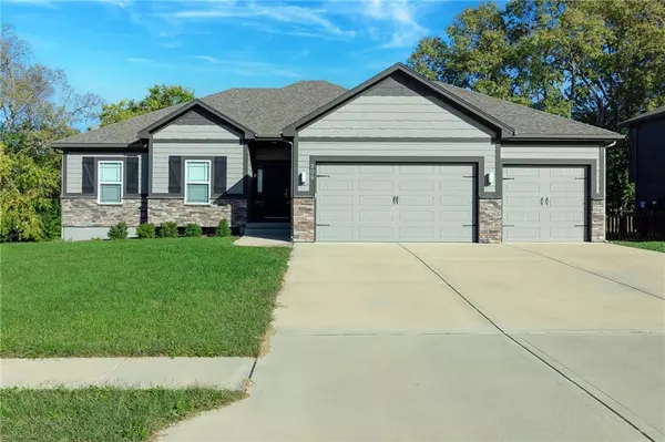 209 Blackjack RD, Lone Jack, MO 64070
