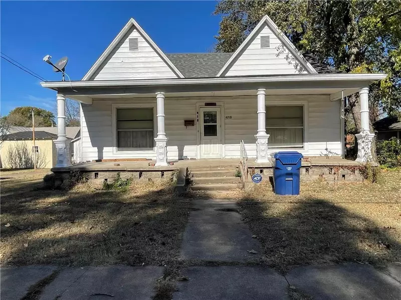 418 W Walnut ST, Nevada, MO 64772