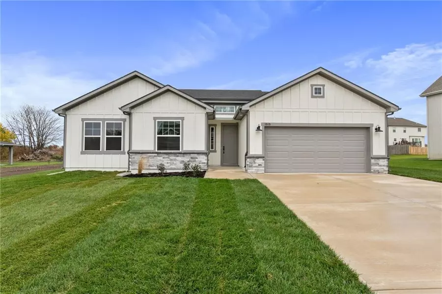1515 162nd CIR, Basehor, KS 66007