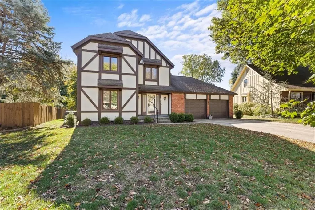 Overland Park, KS 66210,9403 W 116th TER