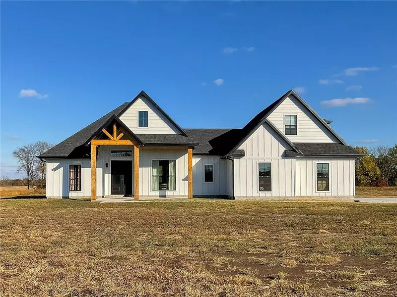 16615 Y HWY, Sedalia, MO 65301