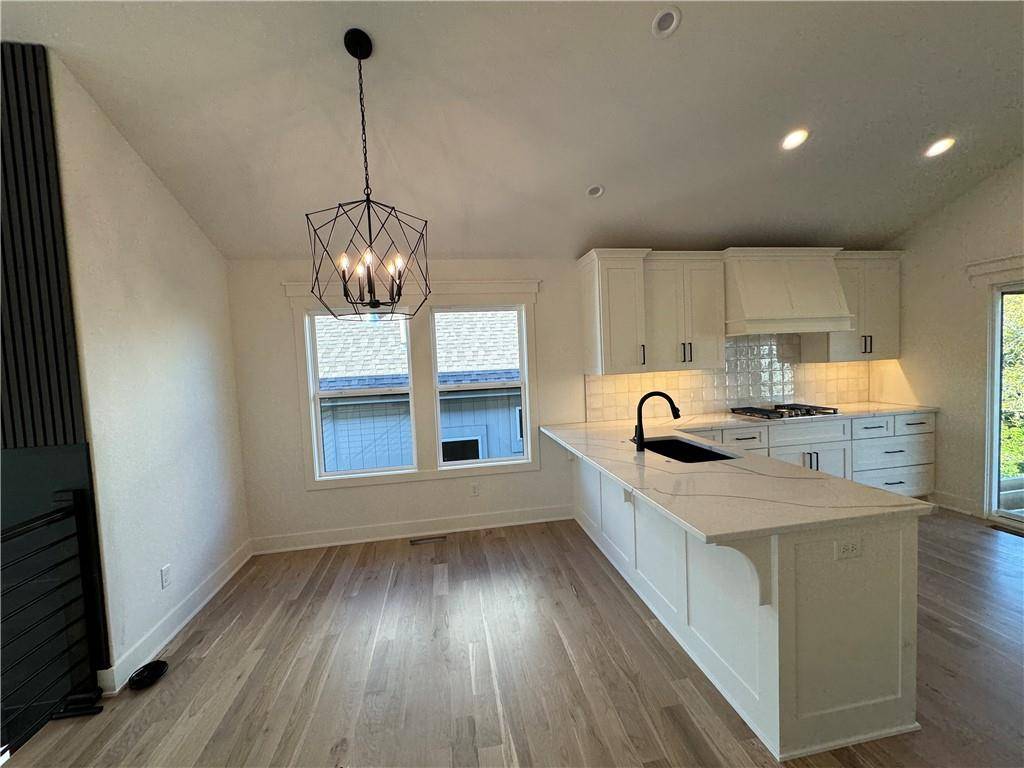 Lenexa, KS 66227,8787 GINGER ST