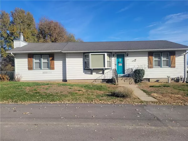 404 27th TER, Lexington, MO 64067