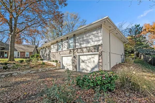 Merriam, KS 66203,9903 W 65th DR