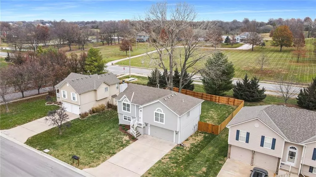 713 Thunder Gulch DR, Raymore, MO 64083