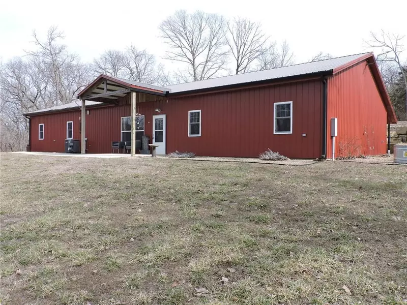 5170 Saratoga DR, Mclouth, KS 66054