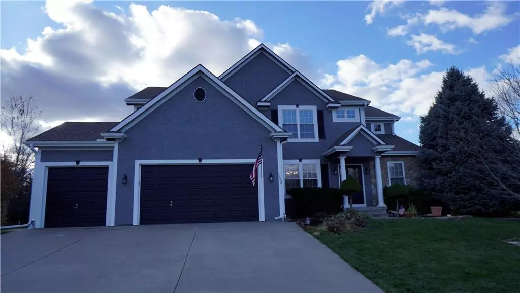 1392 Canyon LN, Lansing, KS 66043