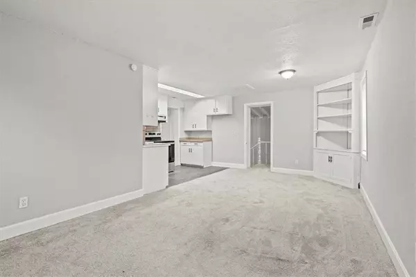 Smithville, MO 64089,403 E Woods ST