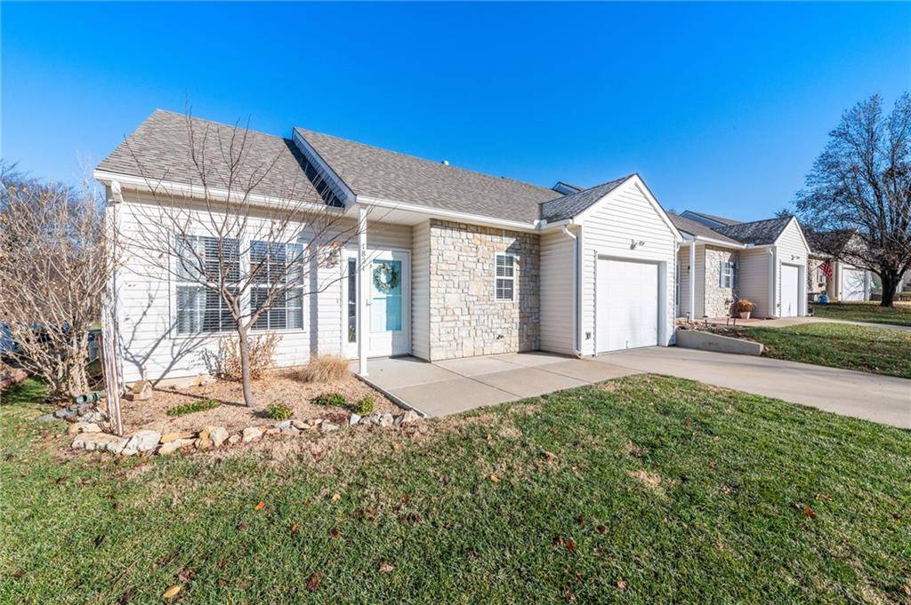 Tonganoxie, KS 66086,1821 Fall Creek DR