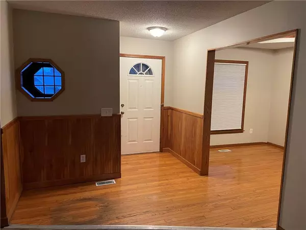 Kearney, MO 64060,907 Maple ST