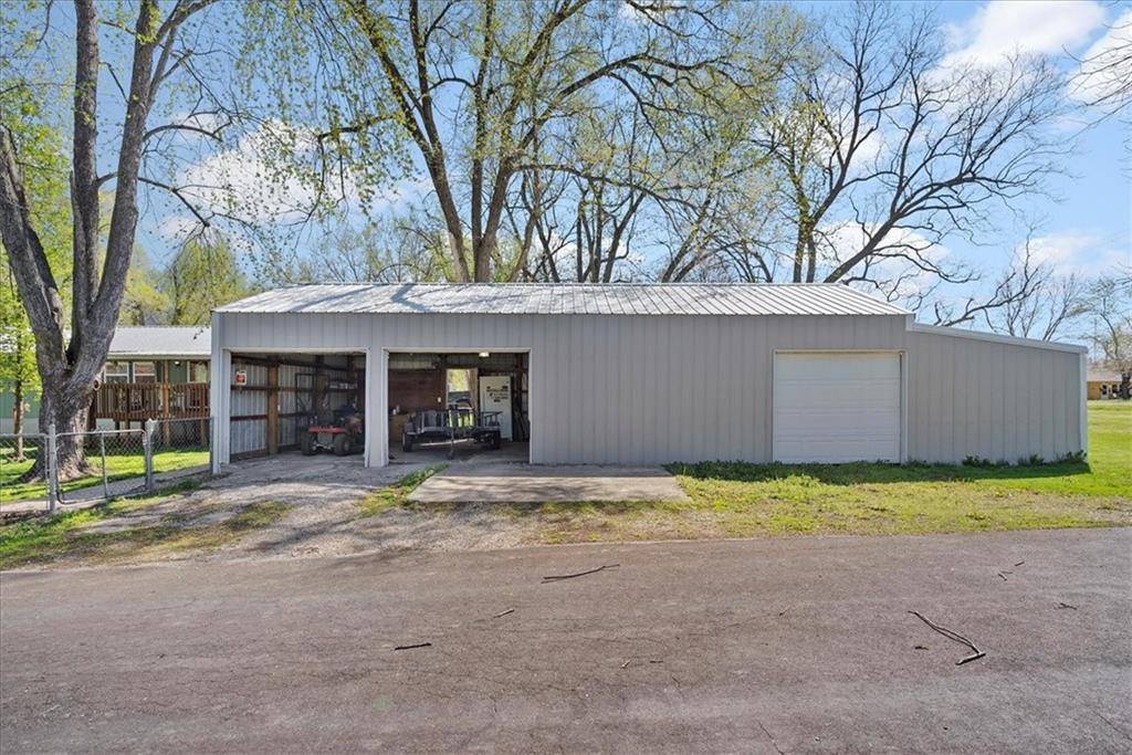 East Lynne, MO 64743,204 S Jefferson ST