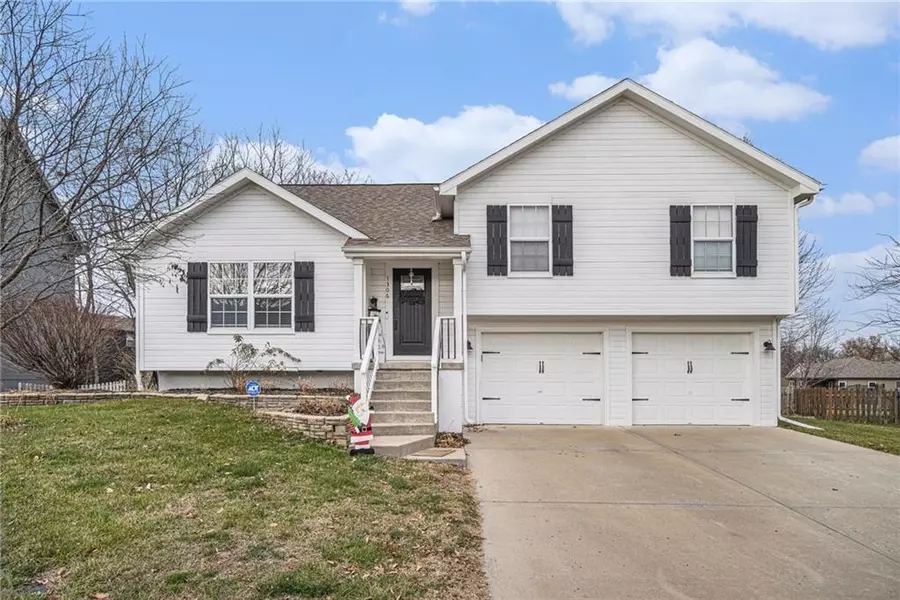 1306 Amber LN, Kearney, MO 64060