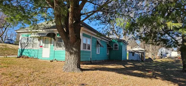 Waverly, MO 64096,107 West Walnut ST