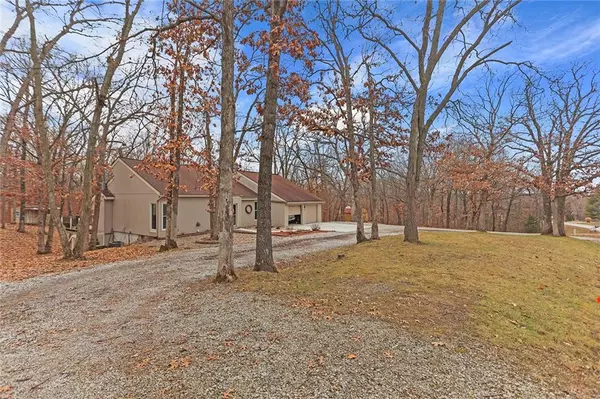 Holt, MO 64048,1689 SE Pin Oak DR